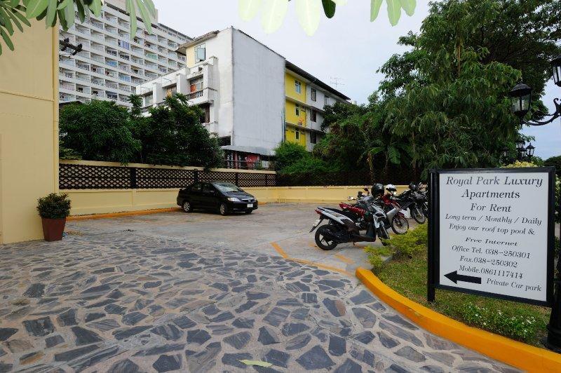 Royal Park Apartments ジョムティエンビーチ エクステリア 写真