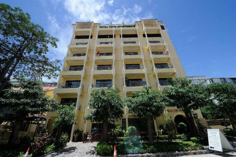 Royal Park Apartments ジョムティエンビーチ エクステリア 写真